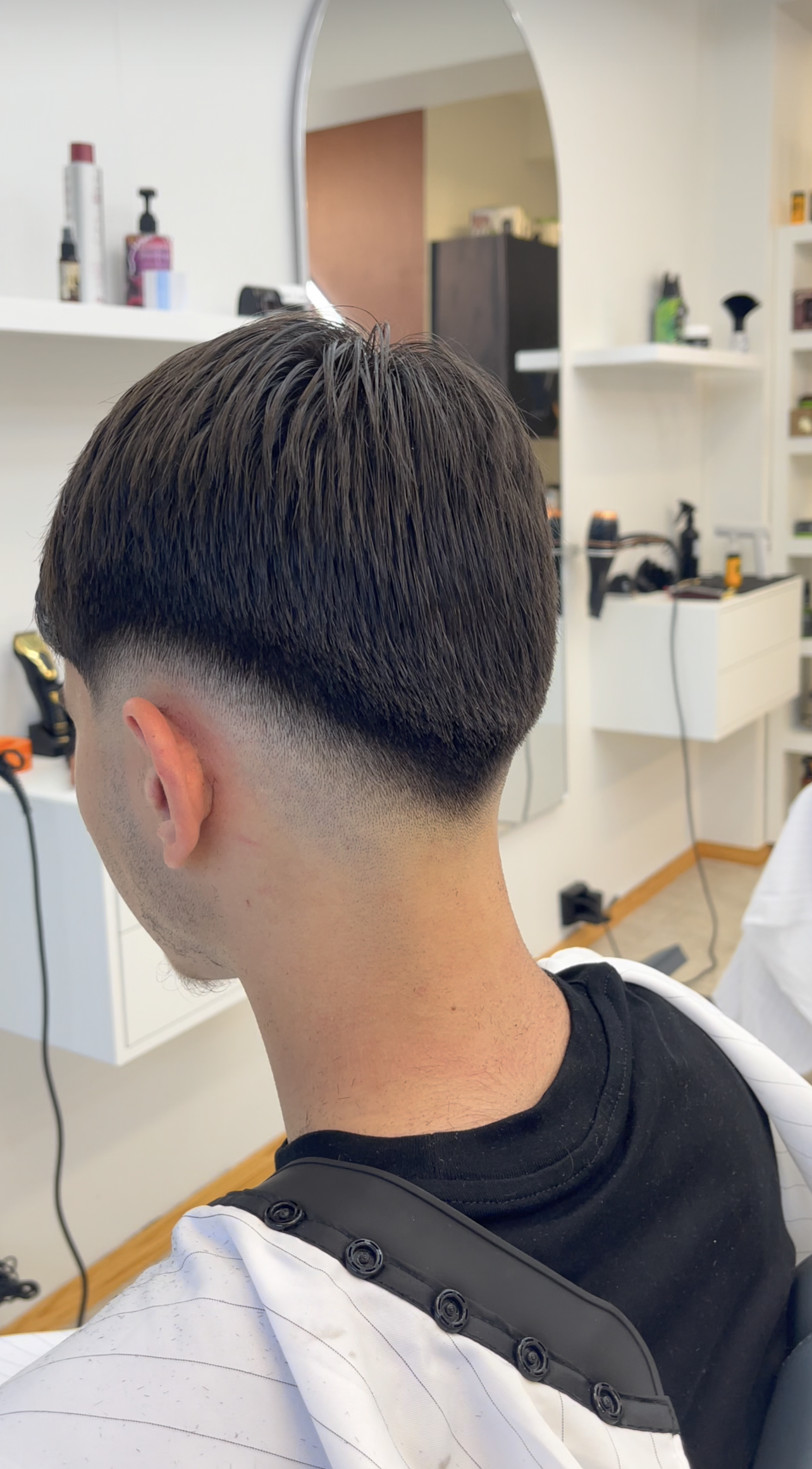 Low fade with longer textured top